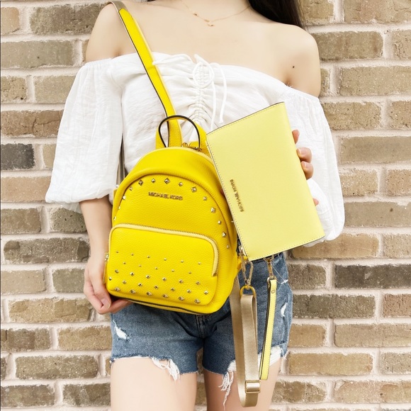 Bundle Michael Kors Convertible Backpack + wallet - Picture 2 of 16